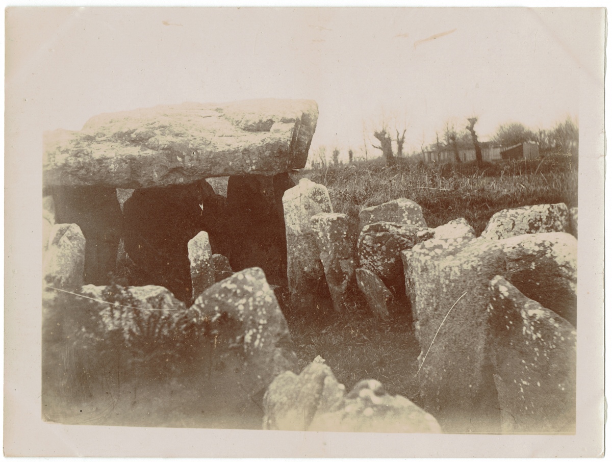 This photograph was allegedly taken by Victor Hugo when he was in exile in Jersey (1852-1855.)
It looks like a picture of the Faldouet Dolmen but the text on the reverse (see next image)  I cannot fully decipher.
Any thoughts anyone?  Many thanks.
Cheers
Tim aka Thereddragon