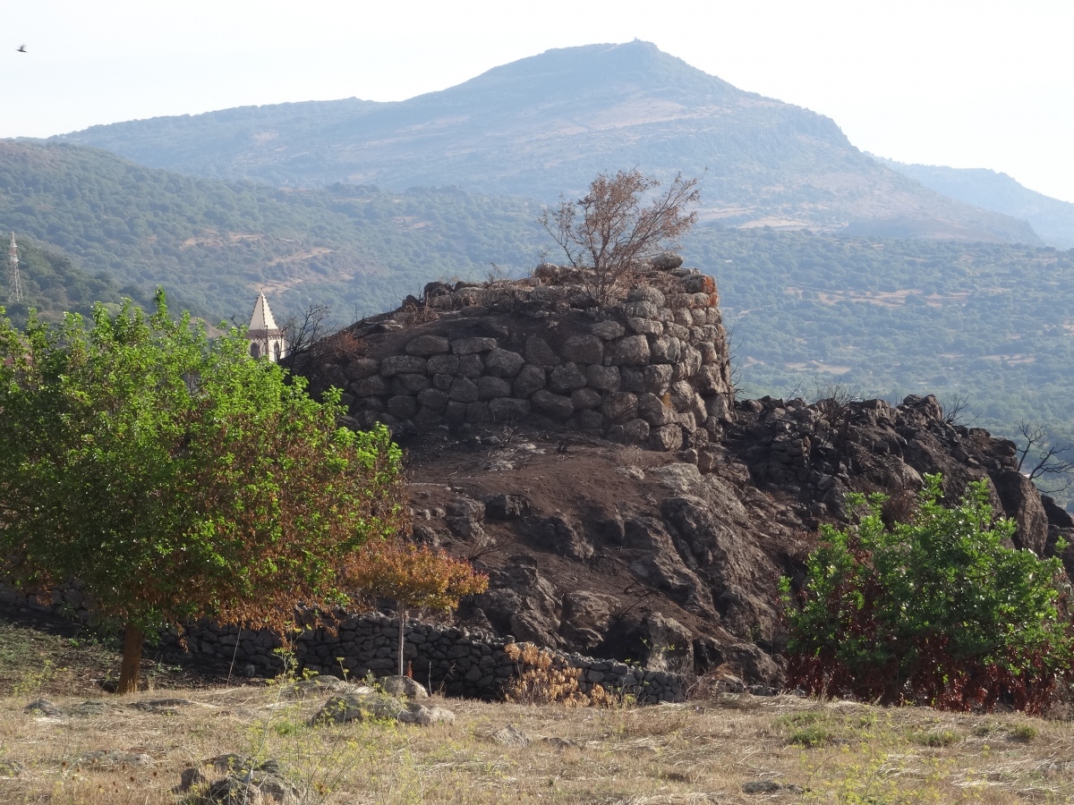 Nuraghe Corte - view from the west (photo taken on September 2021).
