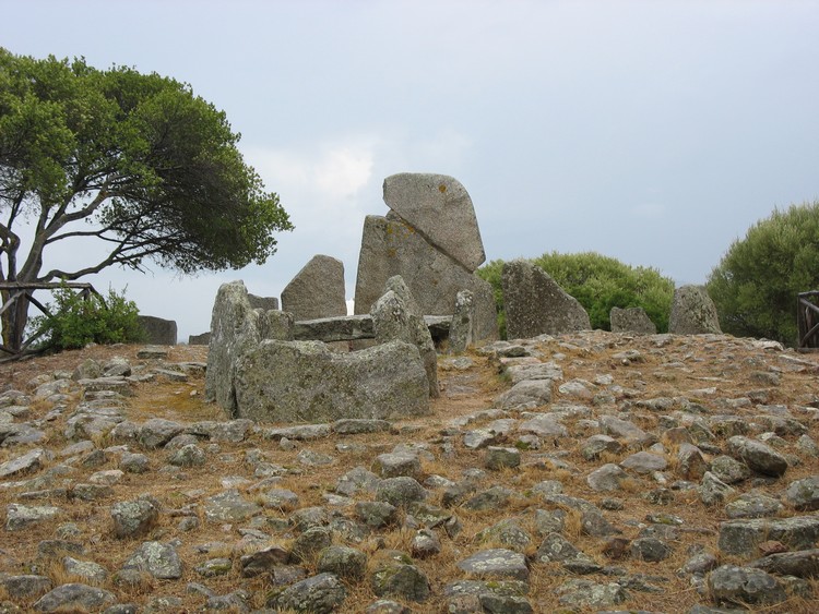 Li Lolghi Tomba di Giganti