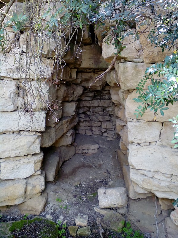 Entrance to the northern tower of Nuraghe Perdu Atzeni (photo taken on June 2018).