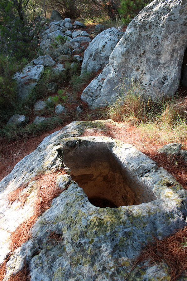 Monte Saraceno Necropolis