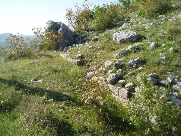 Arauzona Hillfort
Also known as Velika Mrdakovica.

Remains of habitations.