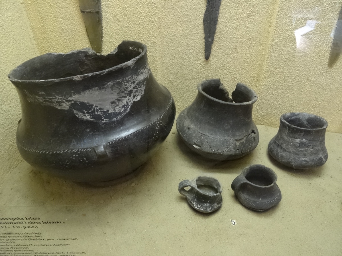 Early Iron Age pottery of Pomeranian culture from various sites in SE Poland (photo taken on August 2019).