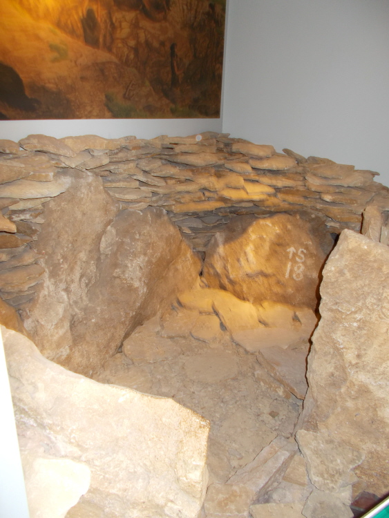 Another angle on the reconstructed chamber of Hazleton.
(Cirencester Museum).
