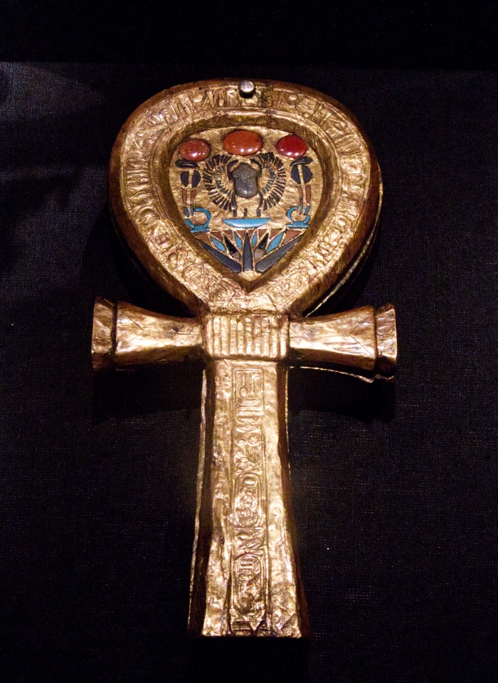 Wooden Gilded Mirror Case in Form of an Ankh, Inlaid with Blue Glass and Carnelian

Medium: Wood, Gold Leaf, Glass, Carnelian

Size: H 27.00 cm, W 13.20 cm, D/L 4.00 cm
