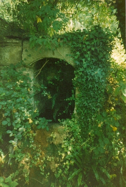 Holy Well (Hole in the wall)