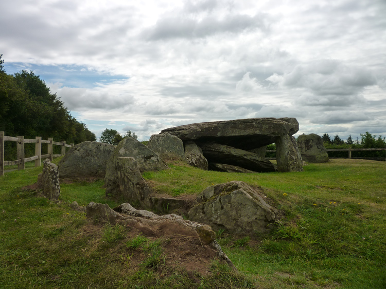 Arthur's Stone, Herefordshire England. The remains of a late Neolithic chambered tomb dating from between 3700BC and 2700BC