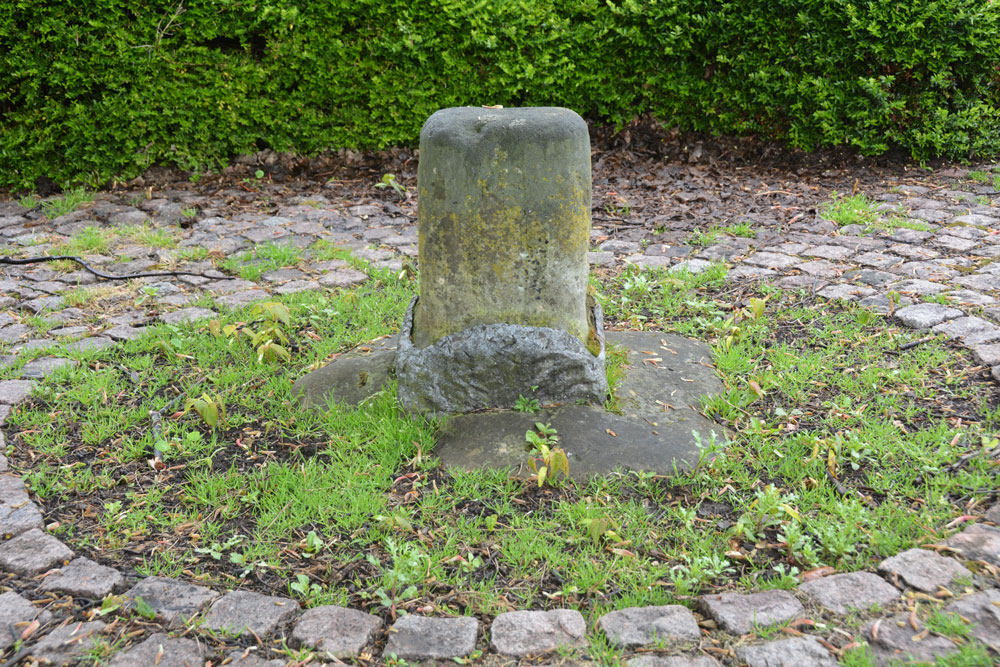 Rolleston Cross