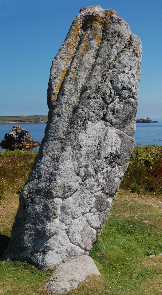 Old Man of Gugh.

The wonderfully ridged 'back' of the Old Man, looking ENE.

Photo: June 2009