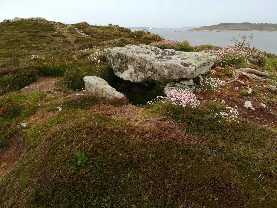 Kittern Hill Entrance Grave with Kittern Rock Chambered Cairn in the background on the left horizon