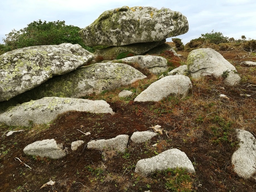 Top Rock Entrance Grave Kerbing