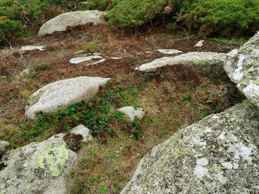 Top Rock Entrance Grave Kerbing from above