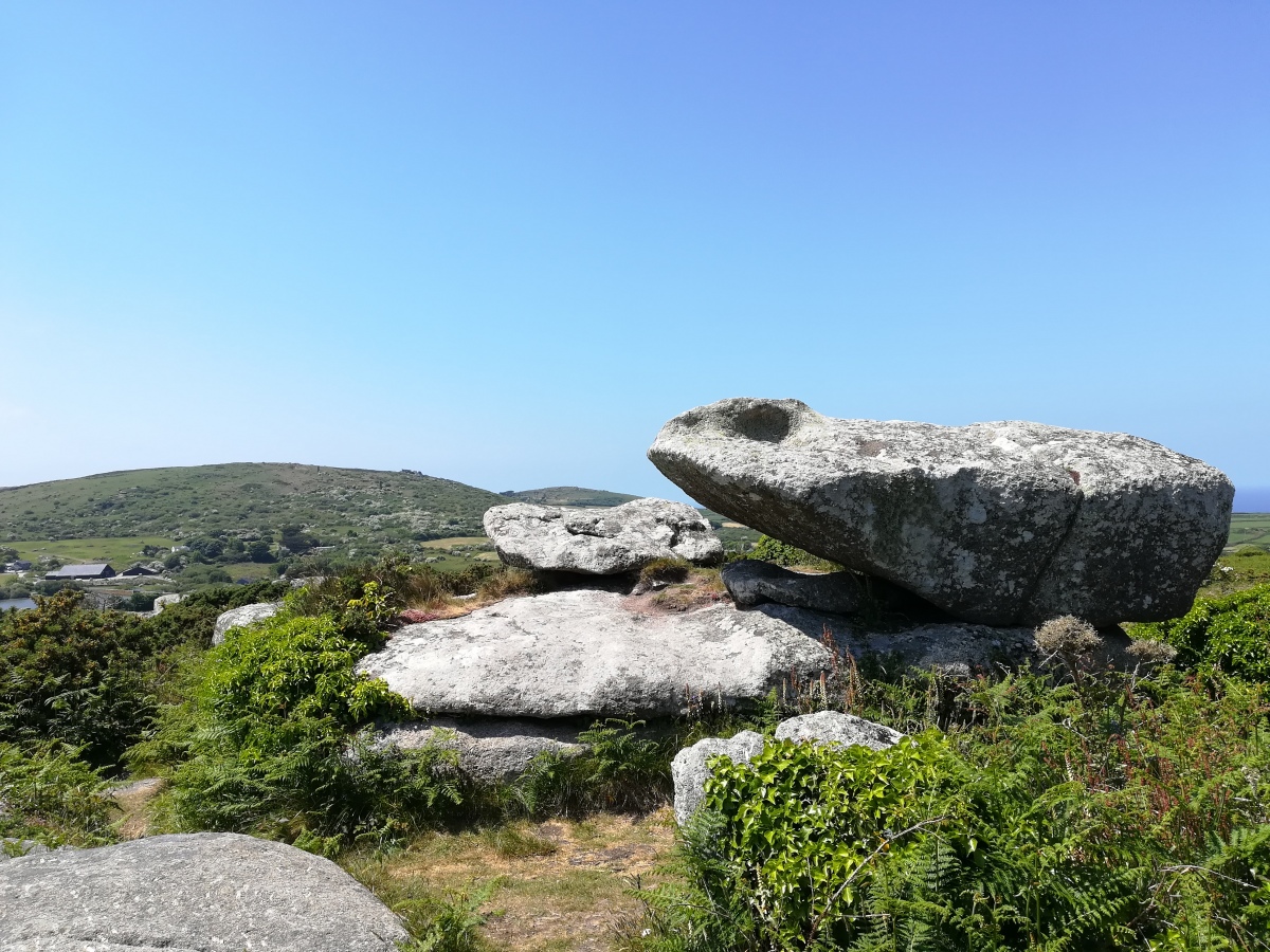 Carn Stabba Outcrop, The outcrop on the right looks like a legless frog