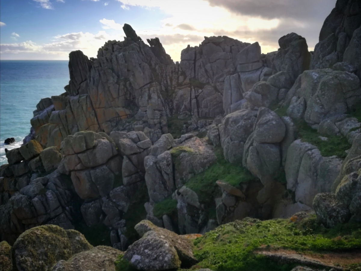 Treryn Dinas, The fantastic rocky Southern end of the Fort and the replaced Logan Stone
