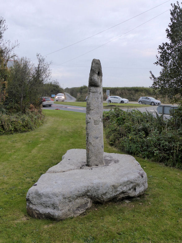 Near a multiple junction with the busy A39 a few miles to the north of Wadebridge, this lovely cross has been restored and remounted on a large granite base. 