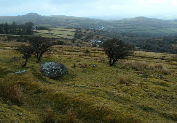 Minions Settlement, Another hut circle with an outcrop as part of it's wall, east of the track that leads to the quarry.