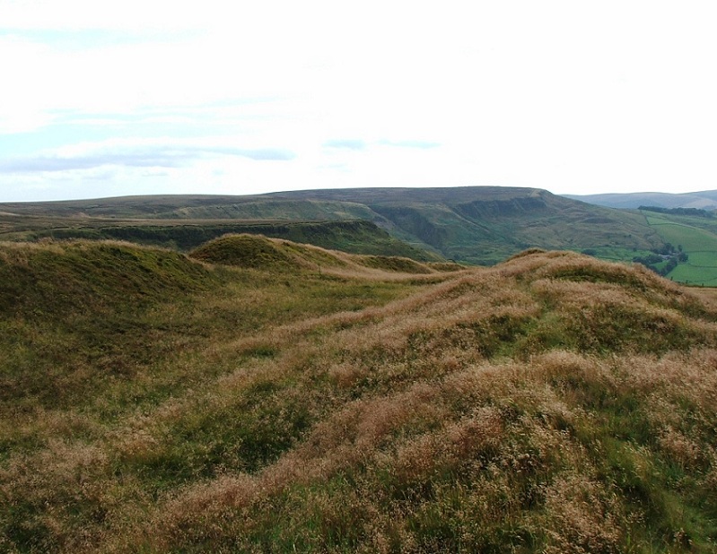 Looking along the ramparts to Combs edge