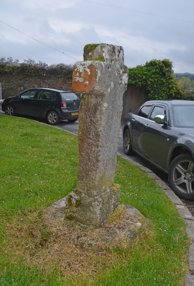 Standing just north of the North Bovey cross, looking virtually due south. There is little parking in the village (a small public car park, plus parking around the green), so the cross is virtually surrounded on two sides by parked cars for much of the time.