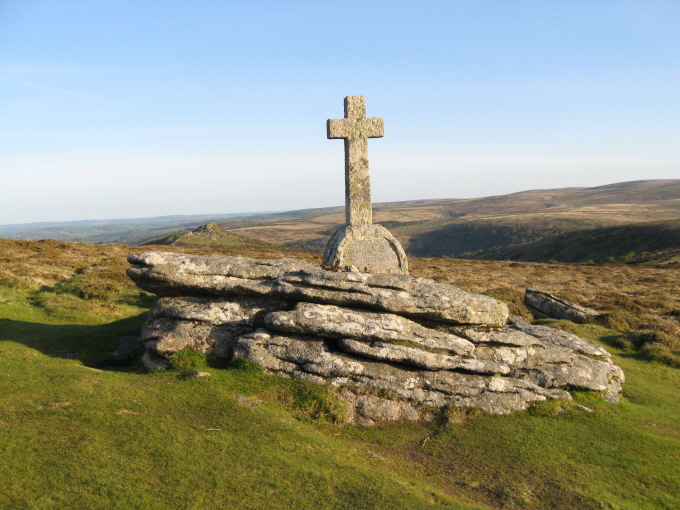 This poignant memorial is on the footpath to the summit of Corndon Down.  It commemorates a local 19-yr old, Lieut Cave-Penney, who was lost in the first World War.