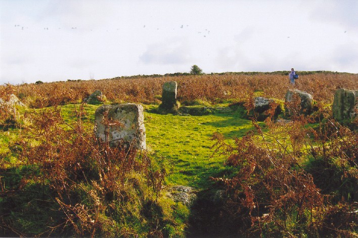 Looking SE to South over the Cairn Circle on the lower northern slopes of Mardon Down.
It is also referred to as a 'Pillared circle' and is shown on the map (see 'Mardon Down S' site page for the larger summit circle) as site no.5. in Butler's.
