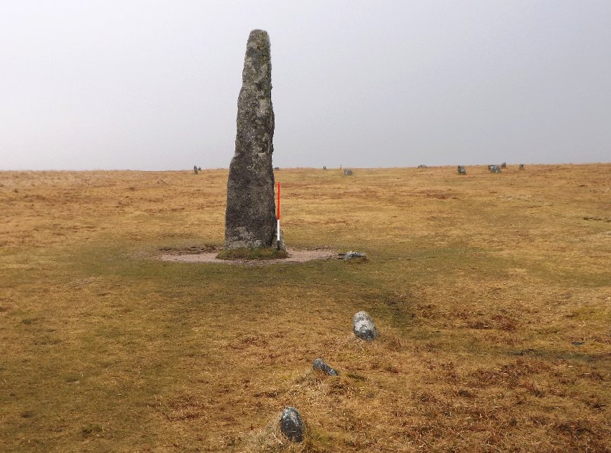 Row 4 with the menhir and stone circle beyond. View from south (24th March 2013).