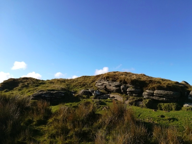 Inner Pupers, the outcrop the Ring/Tor cairn is built against