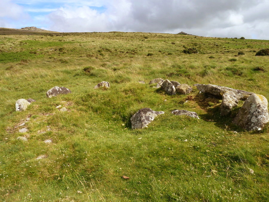 Cullever Steps Cairn Circle and Cist (SX 60789195). I like it here, between hills.