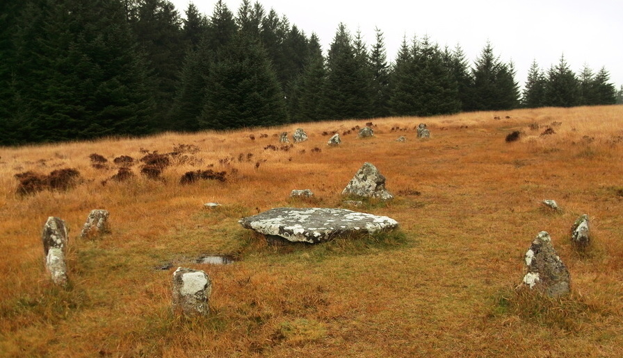 Lakehead Hill South, in the foreground is the cairn circle and cist [6] with the cairn circle [5] behind.