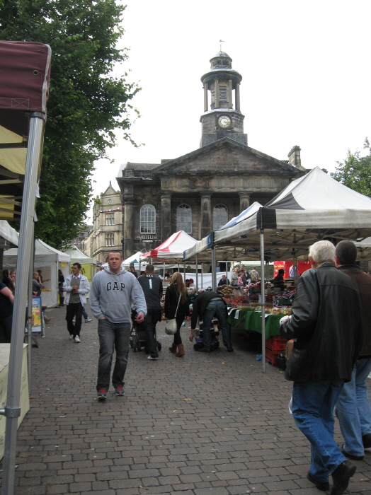 The imposing grey stone building behind the market stalls is Lancaster Museum.  Free entry, and not to be missed for a very interesting and well-laid out exhibition of artefacts from prehistoric up to present times.
[Apologies to the young man coming towards the camera!  We visited Lancaster briefly on a Saturday when a street market was in full swing in this square.  I went back on the Tuesday p