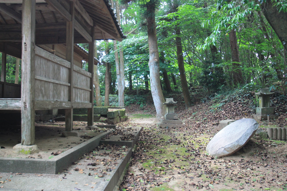 Site in Kyūshū Japan

The stone on the right side of the shrine building
