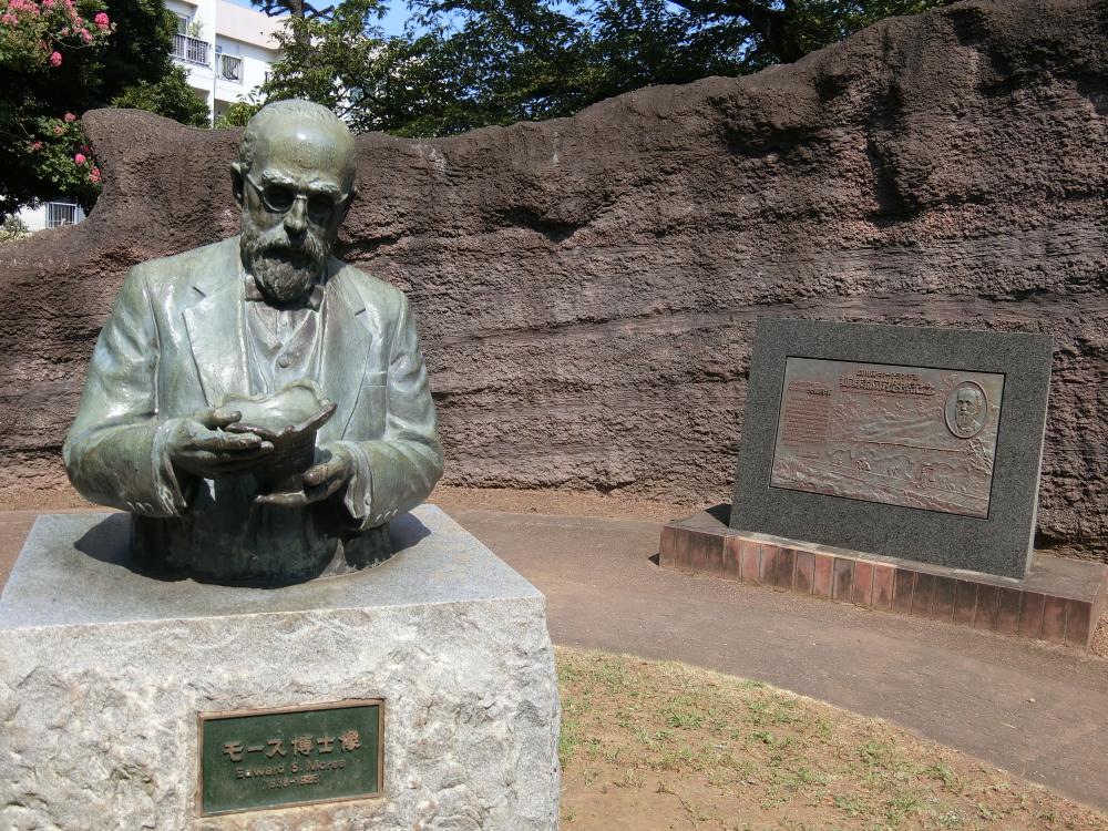 Site in Honshū Japan
TRhe statue of E.S.Morse in the Shinagawa-ward's site