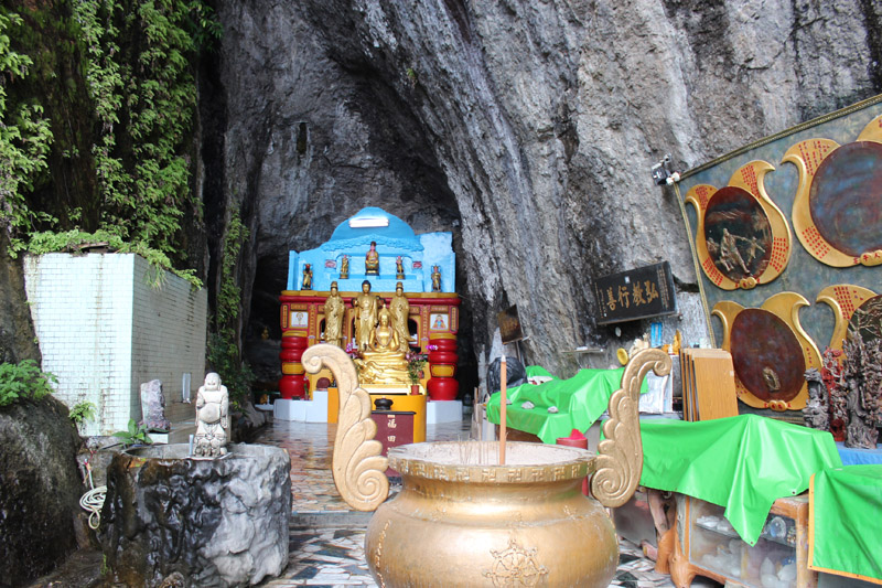 Inside the Baxiadong cave.