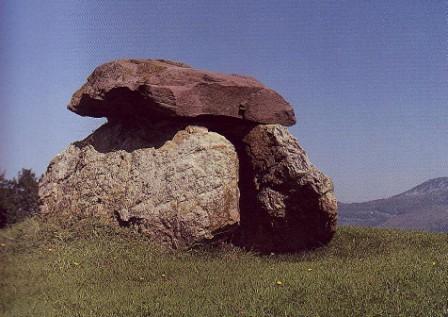 Site in Aquitaine: Pyrénées-Atlantiques 64
 Gaxteena dolmen
