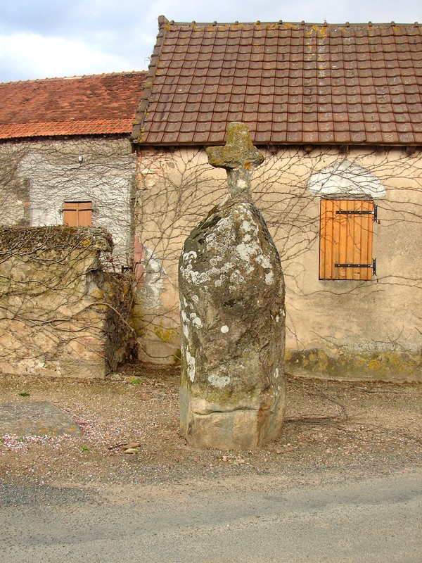 Site in Auvergne:Allier (03) France
Menhir de Givarlais
