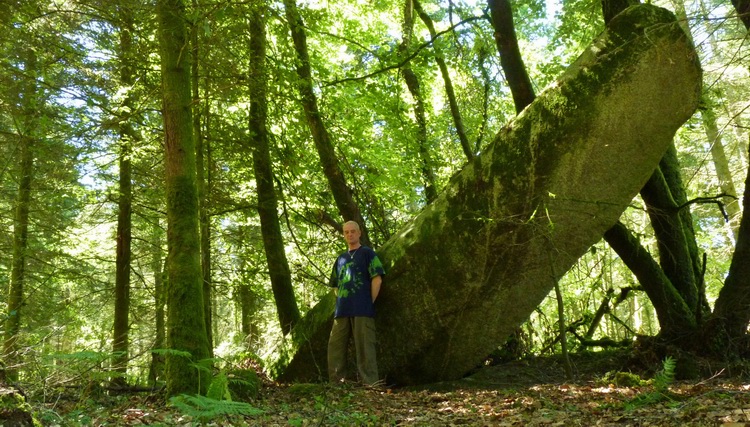 Menhir Incliné