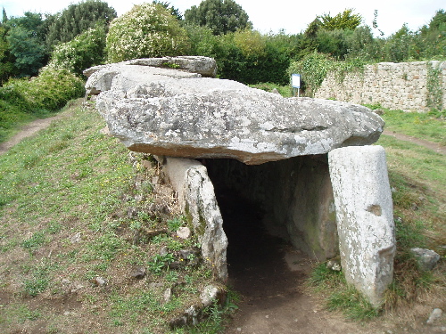 The Dolmen de Mane Rithual is in the center of Locmariaquer on the Golfe de Morbillan. It also uses parts of one of the great Menhirs as a roof slab. It used to be covered with a tumulus. It has been heavily restored with some cement slabs, but is stil worth seeing. This is the entrance as seen from the East South East. 