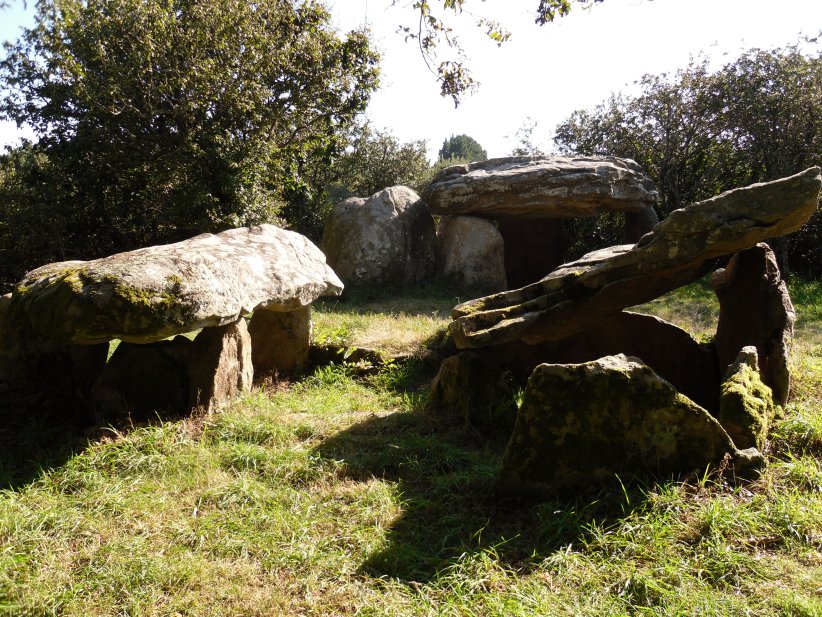 Site in Bretagne:Morbihan (56) France

dolmen 2 in front en dolmen 1 in the background