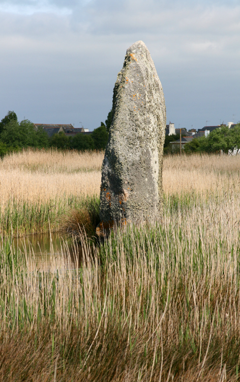 Léchiagat menhir