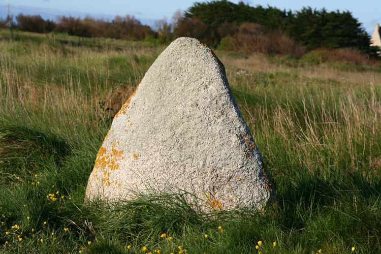 Plage de Porz-Carn menhir