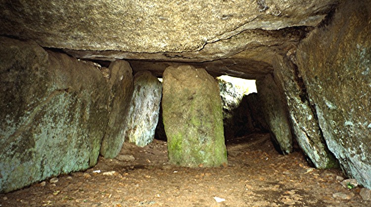 Passage grave with free-standing pillar in the centre of the chamber.

June 1994
