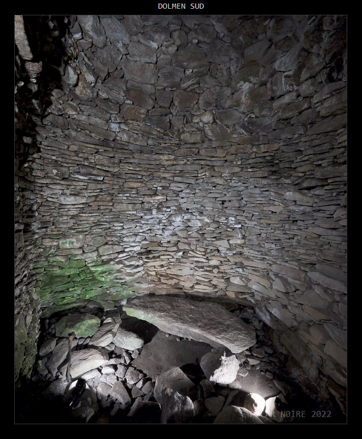 Southern chamber. Marvellous drywalling.  The loose stones on the floor are not from the magnificent corbelled chamber walls, but possibly derive from the chamber pavement or other internal structures. June 2022