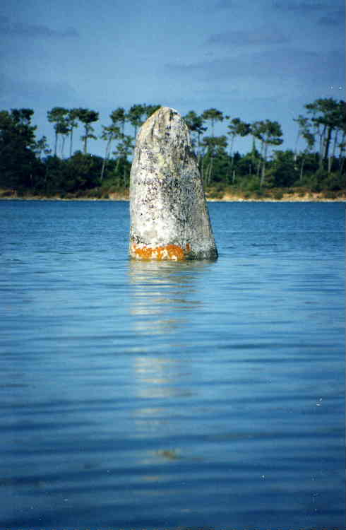 This menhir is to the south east of Pont L'Abbe. As you can see its foot is standing in the sea. I'm not very lucky with tidal megaliths!