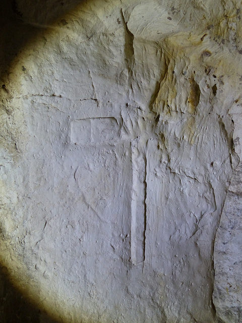 The hypogeum necropolises of Coizard - Le Razet (Marne) : tombs #24 - Inside the main chamber : Axe head carved on the wall