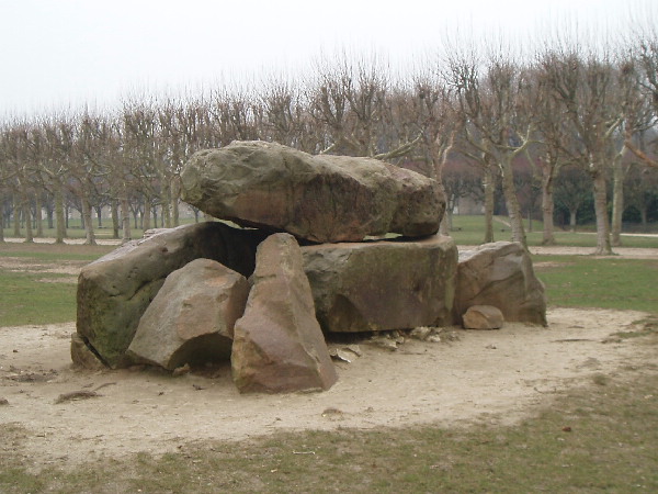 Dolmen dit la Pierre de Rabelais