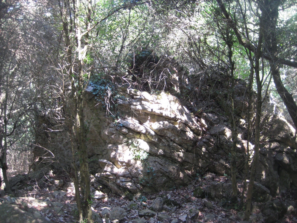 Site in Languedoc:Aude (11) France: Interesting largeish rock formation resembling an altar directly 5 Meters South and in the same axis as the Dolmen de Paza