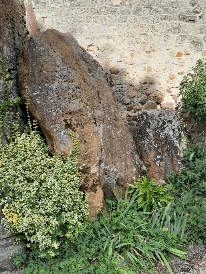 Dolmen de Sougé-le-Ganelon