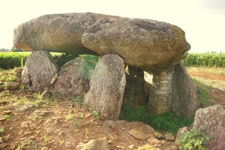 dolmen des Landes in July 2009, the menhir is 20 metres away. 
