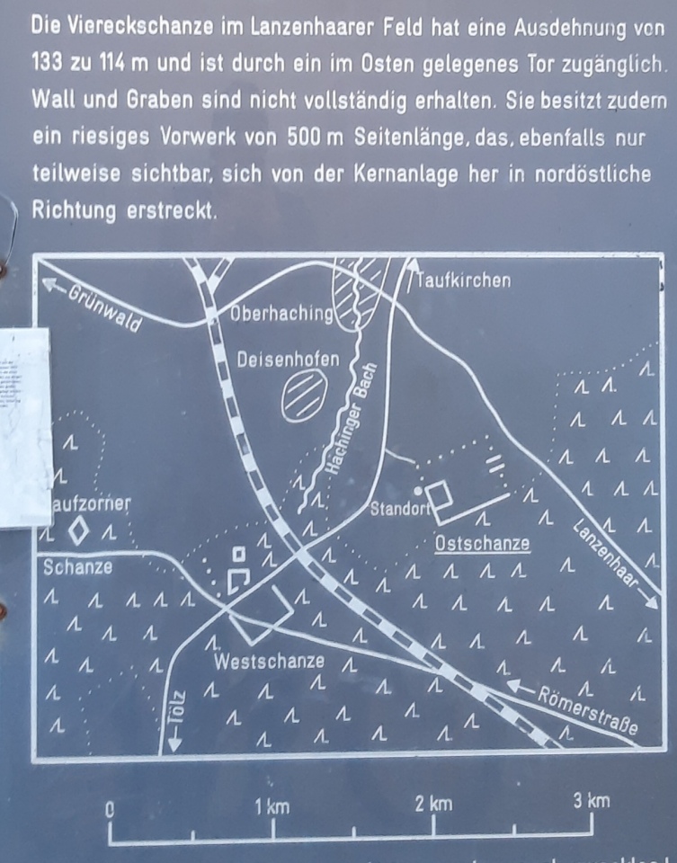 Map that the municipality had put up on site.  In addition to the easily recognizable central nemeton (size 133 m x 114 m), there is another wall around (size approx. 500 m x 500 m) and a small nemeton a few Meters west.