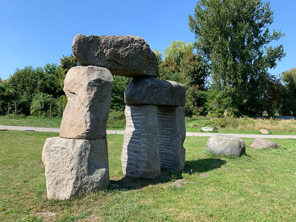 the trilith of SteinZeit der Moderne