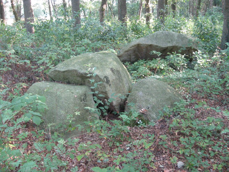 The tomb is just a few metres from the road but was hard to spot in late September 2009 due to the undergrowth around it.  
